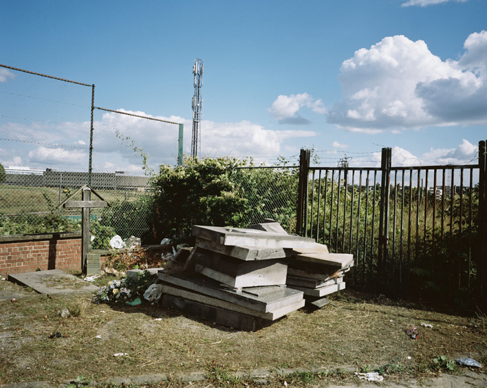 philippe mailleux, cimetière, tombe, abandonné,Plaubel Makina w67